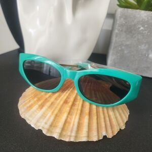 Oval Cateye Green and Gold Fashion Sunglasses